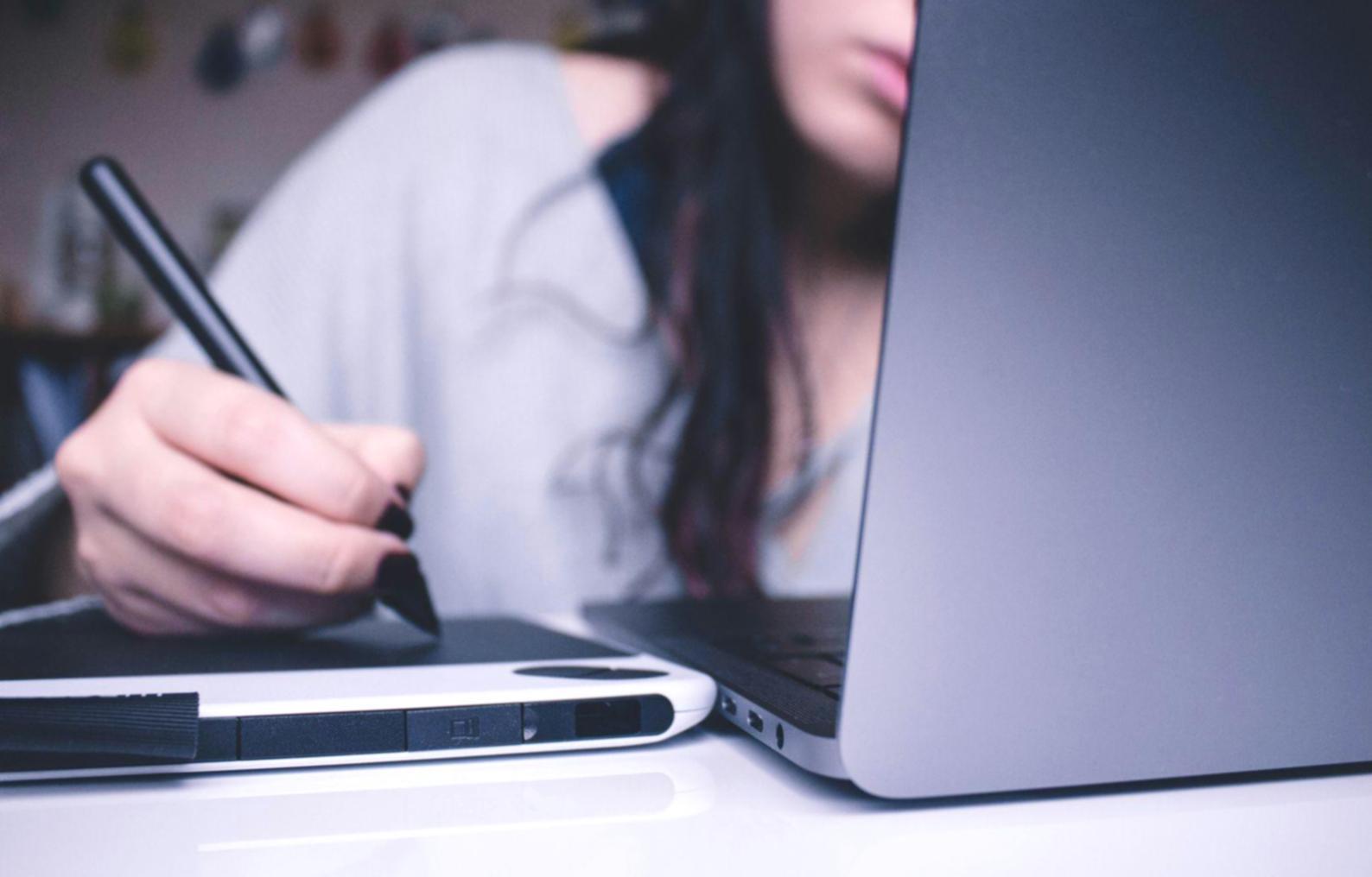 L'équipe balarialora au travail dans leurs bureaux