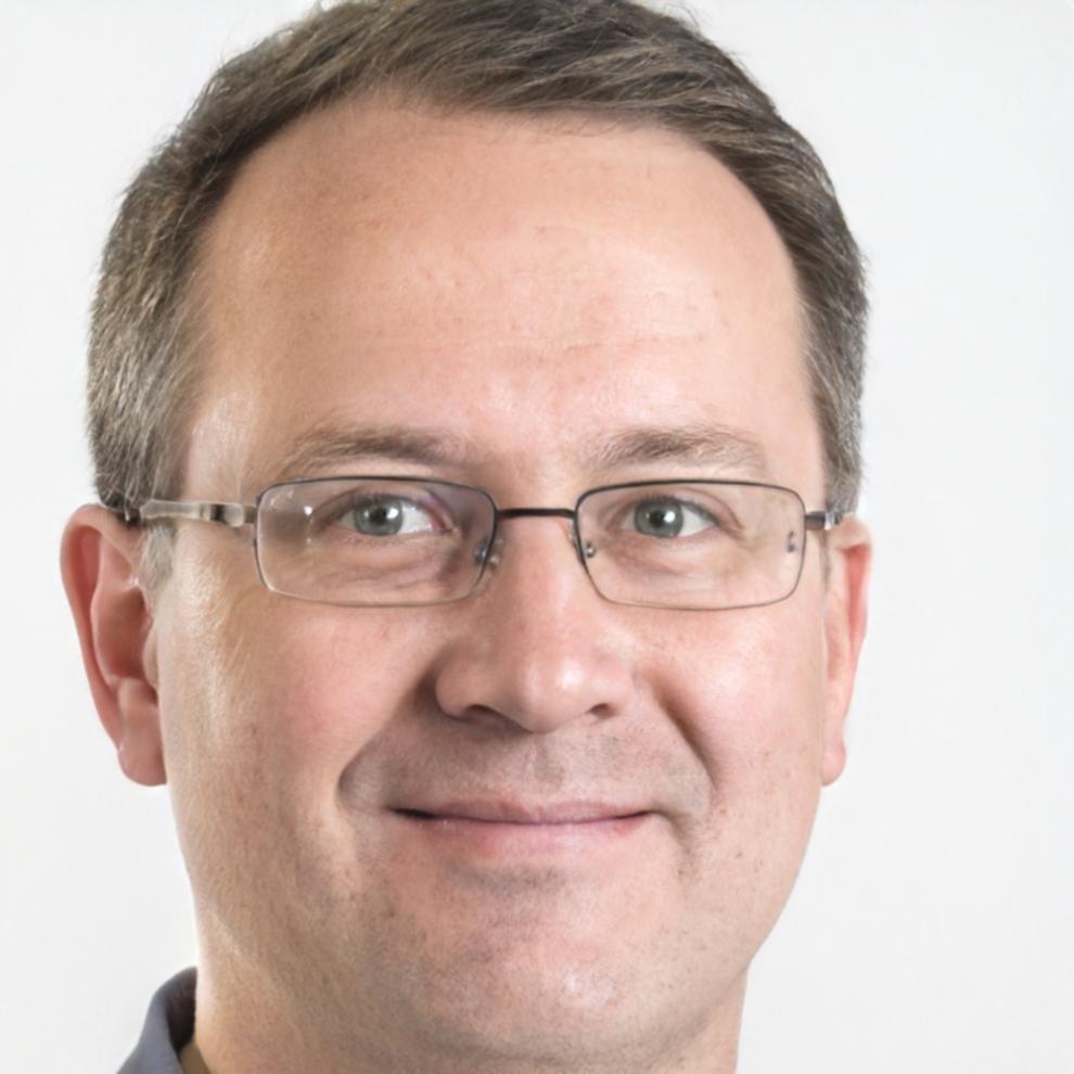 Portrait de Thomas Martin, analyste financier senior